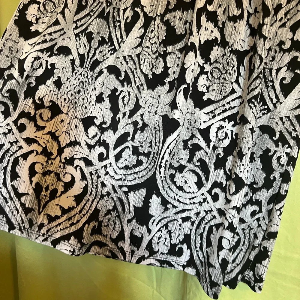 Carol Rose Black and Gray Floral Blouse - Picture 5 of 7
